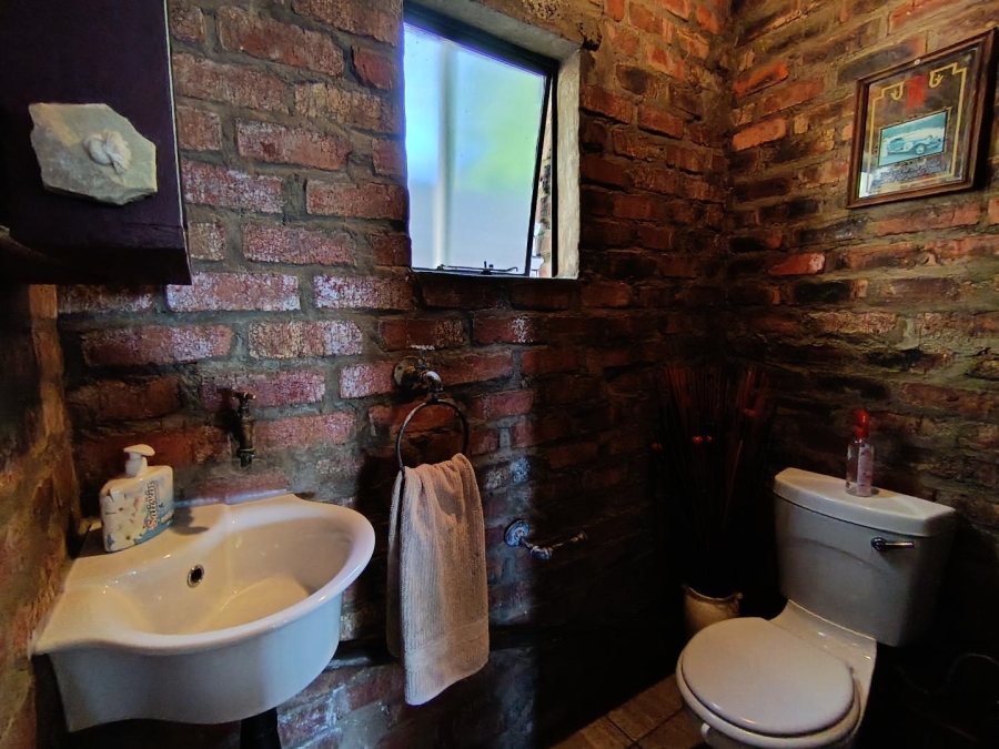 5 Bedroom Property for Sale in Langenhovenpark Free State